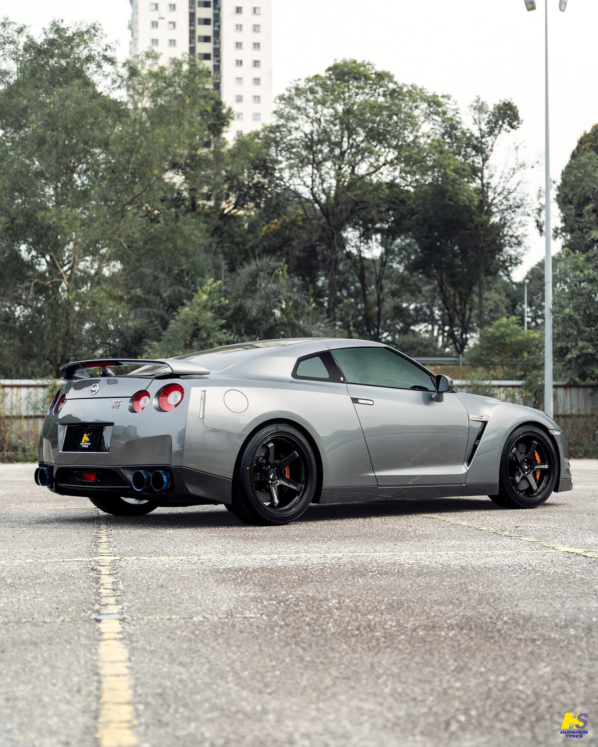 YOKOHAMA ADVAN GT PREMIUM (R35)